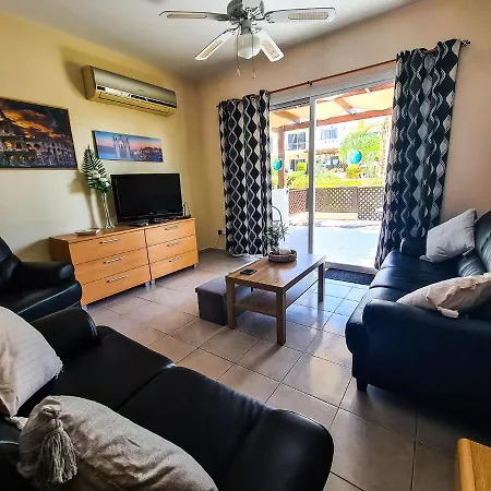 Serena Townhouse Hébergement de vacances Peyia