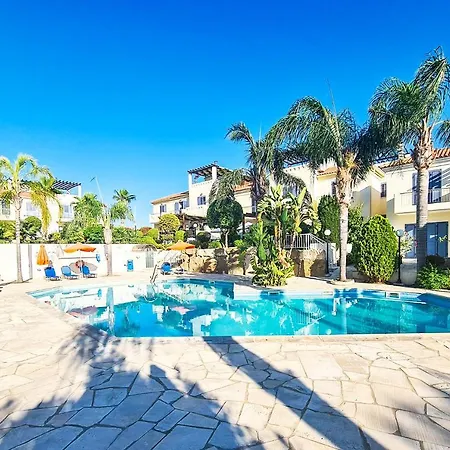 Serena Townhouse Πέγεια